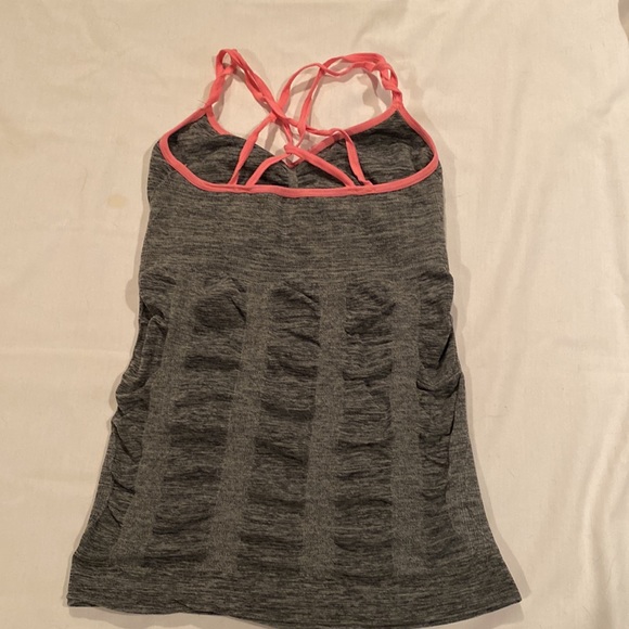 Ladies exercise top - Picture 2 of 3